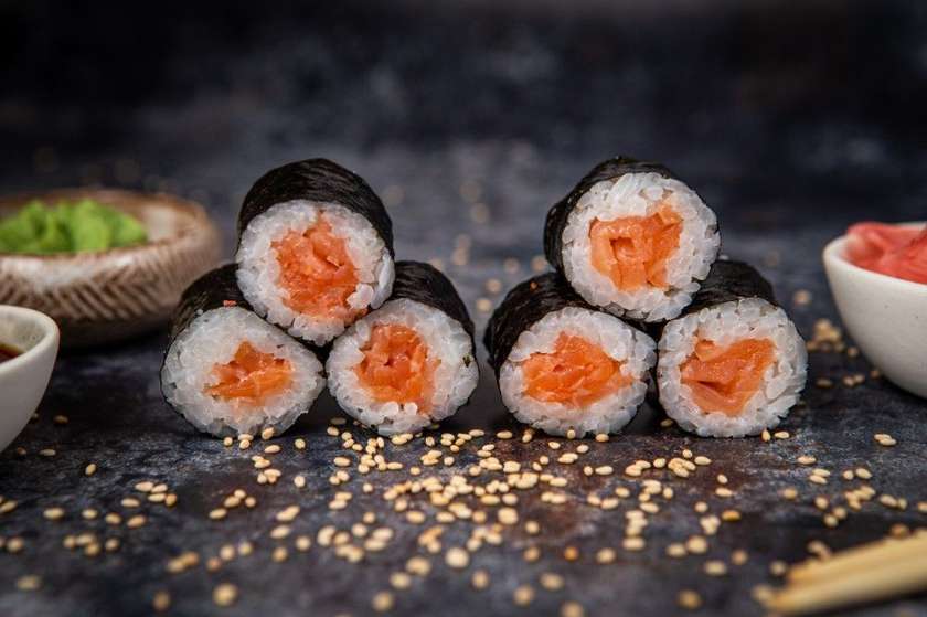 #50 Smoke salmon hosomaki 6pcs