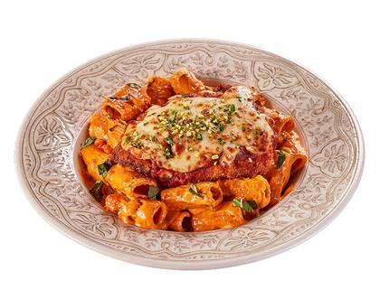 CREAMY RIGATONI WITH CHICKEN IN PARMESAN CRUST
