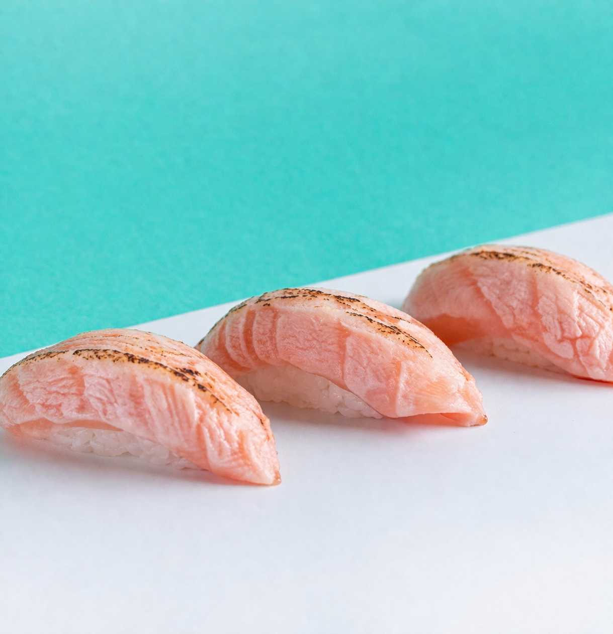 Nigiri opalony łosoś
