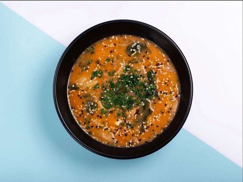 Miso Kimchi z Łososiem (Rozgrzewający kapuśniaczek)