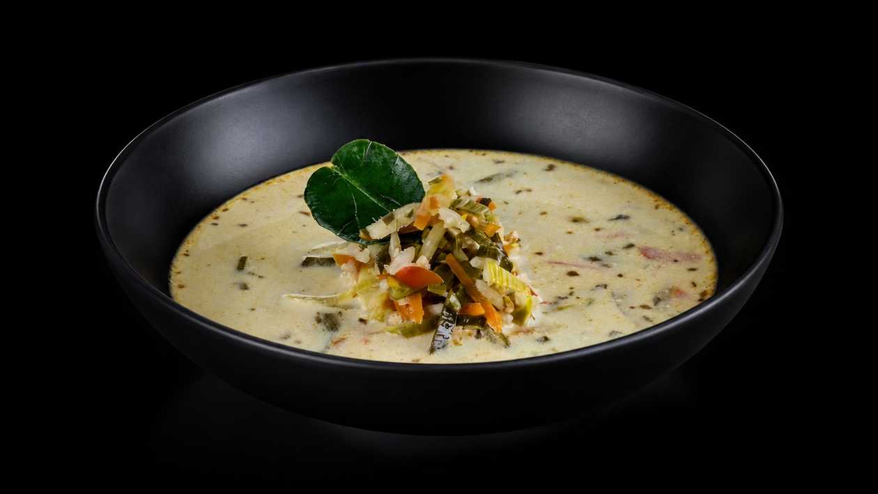 Lime and ginger soup with chicken