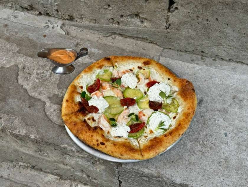 (33 см) Pizza з креветкою та мусом із фети