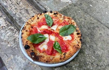 Pizza Маргарита з Сицилійською моцарелою