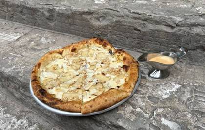 (33 см) Pizza з карамелізованою грушою та горгонзолою
