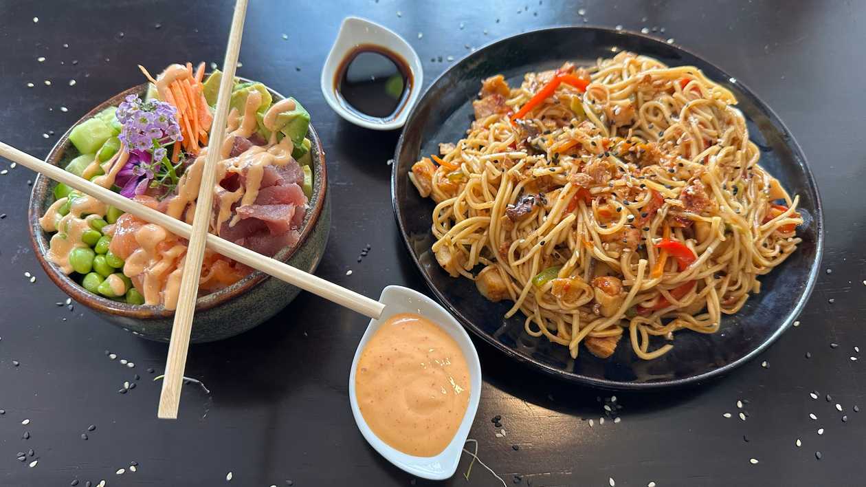 🎁 2x1 - Frango noodles e Misturada pokebowl