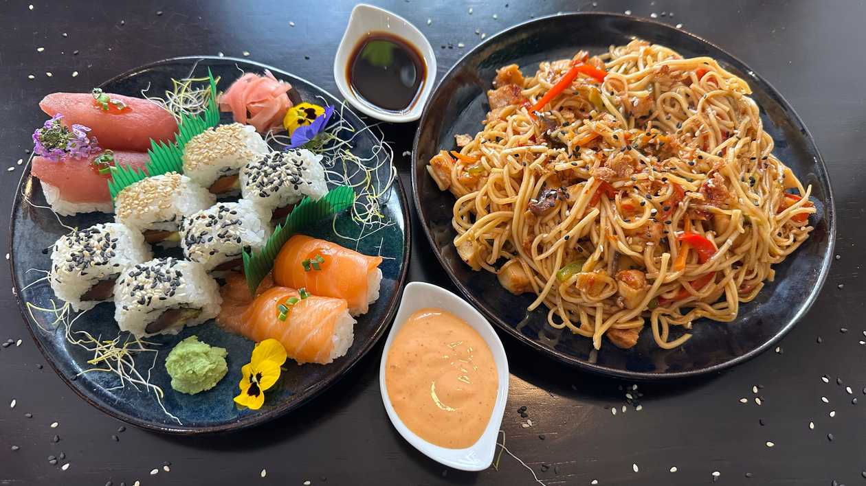 🎁 2x1 - Noodles com 10 Peças Sushi Combo