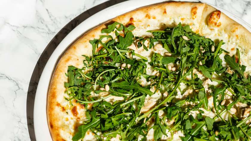 Pizza Pesto e Pollo con Rucola