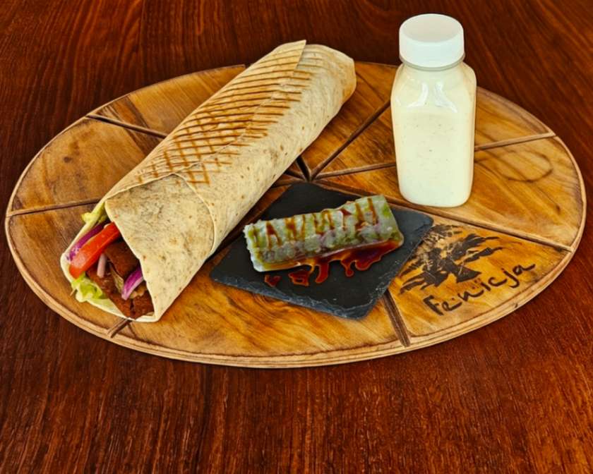 Tortilla kebab wołowy [mega, baklawa pistacjowa, ayran]