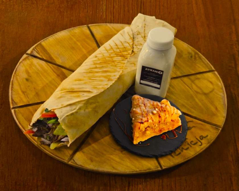 PITA KRAFT KEBAB WOŁOWO-BARANI [STANDARD, BAKLAWA ORZECHOWA, AYRAN]