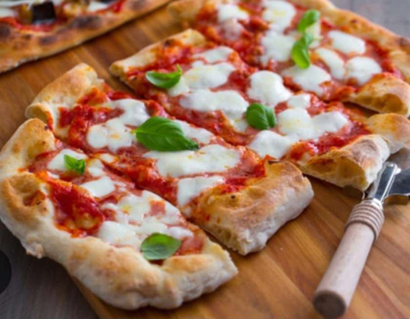 PINSA ROMANA MARGHERITA