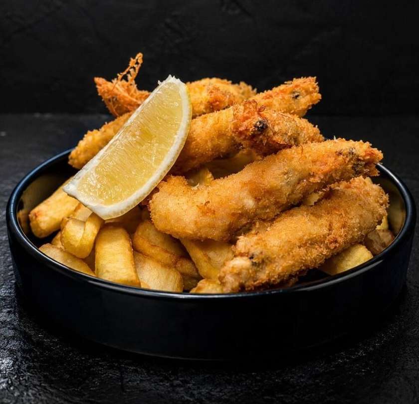 Creveți Crispy Panko pe pat de cartofi