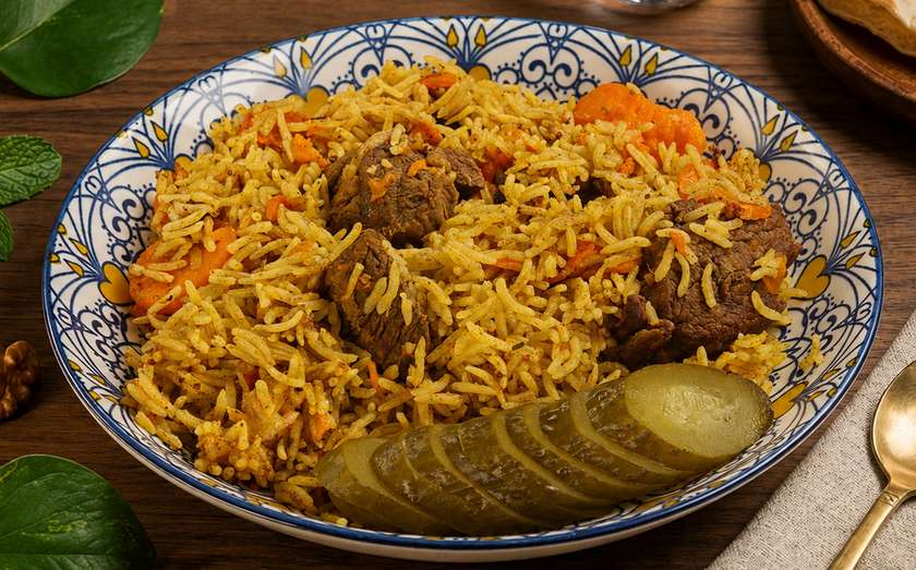 🍛 Plov — orientálne jedlo z ryže, mäsa, mrkvy a korenín
