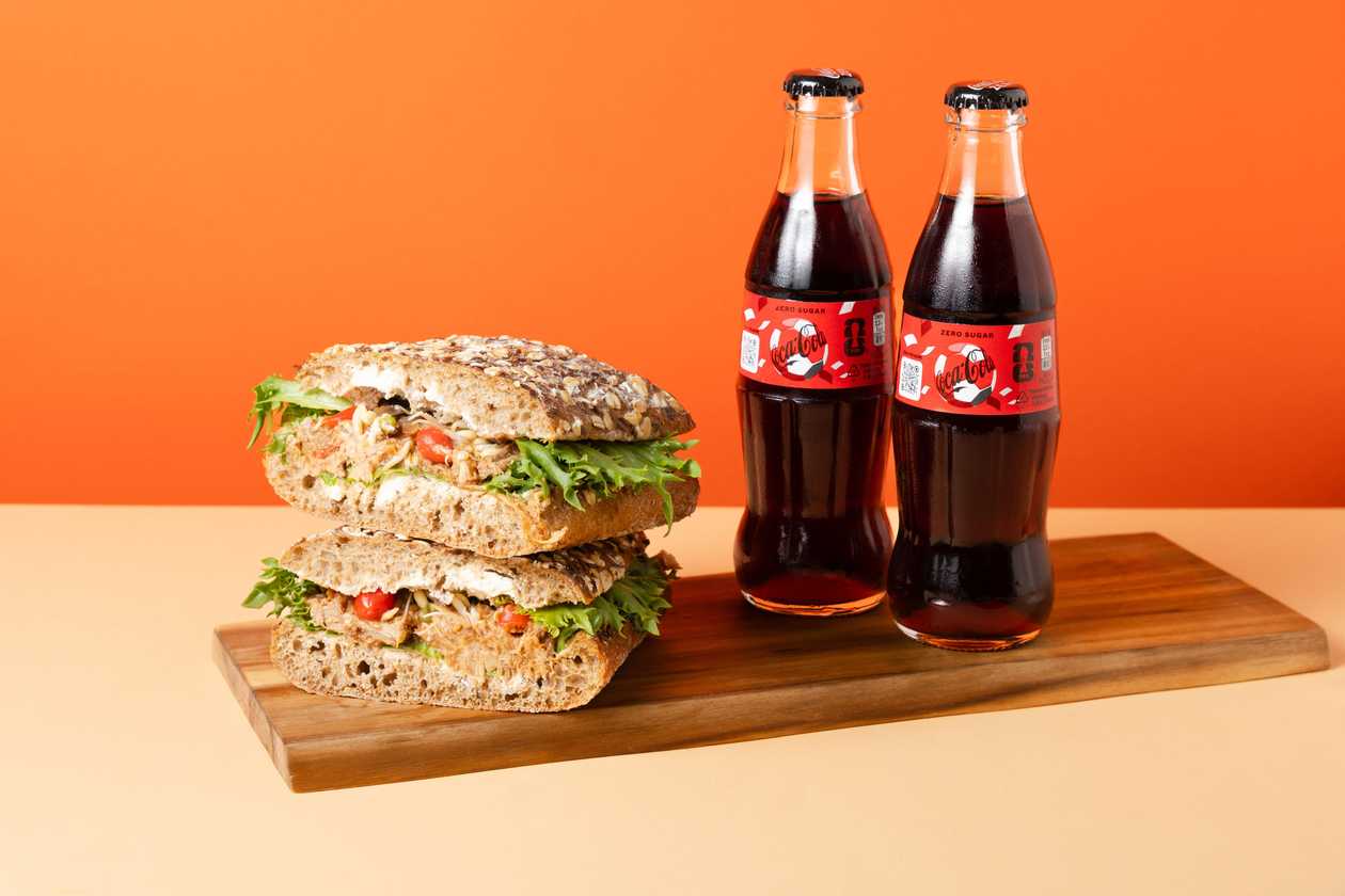 BBQ kaeraleib ja Coca-Cola kombo kahele