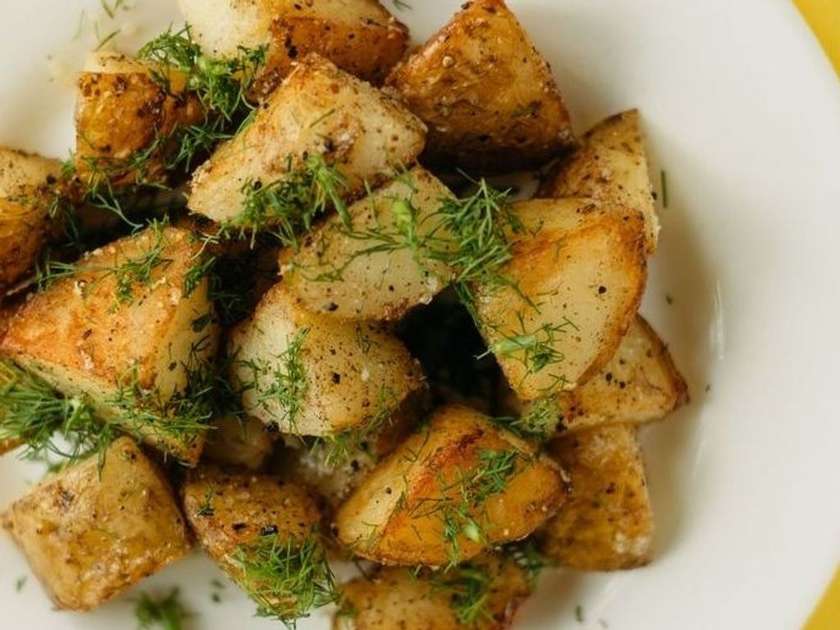 Fried New Potatoes with Garlic and Herbs