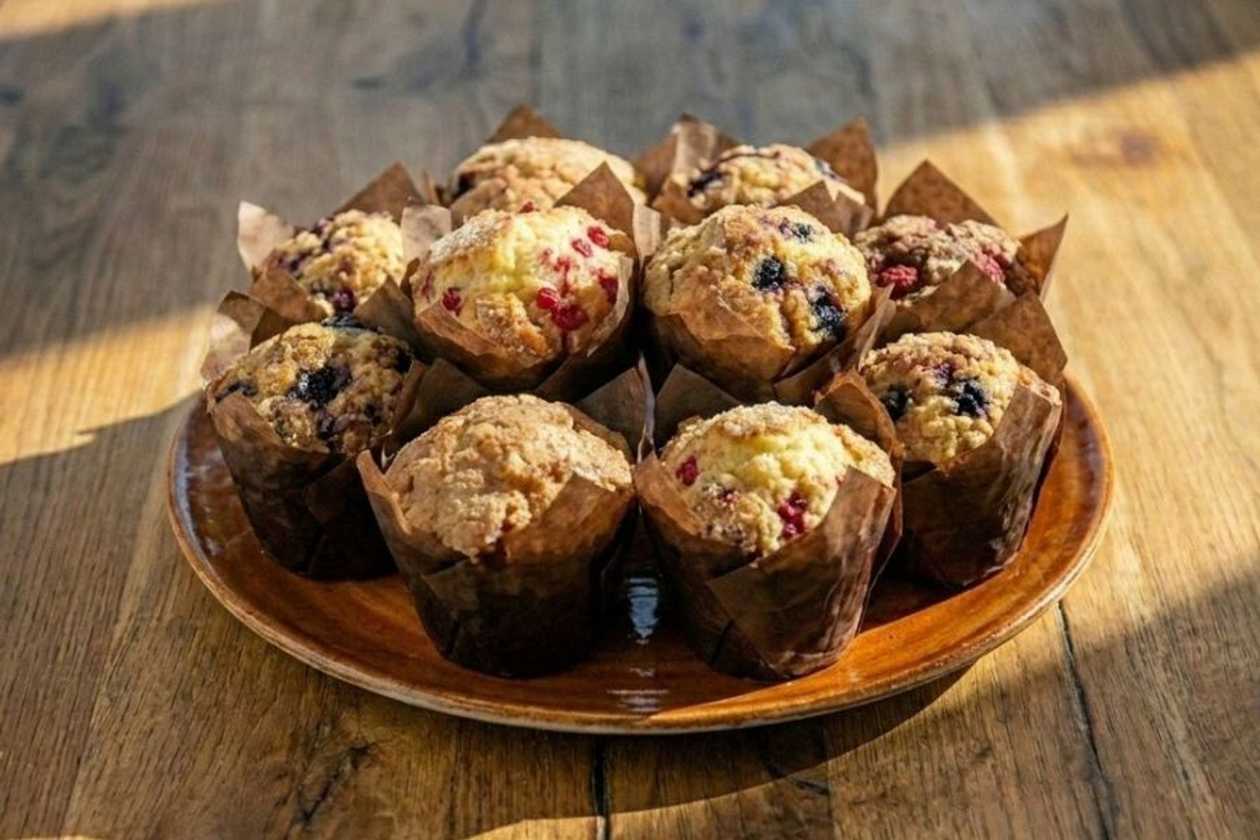 Muffin z sezonowymi owocami