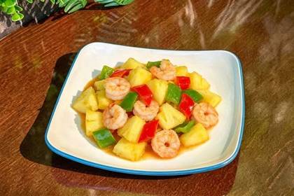 51. Prawns With Fresh Pineapple