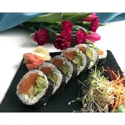 Futomaki Raw Salmon