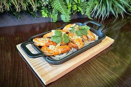 45. Sizzler Shrimp With Minced Garlic