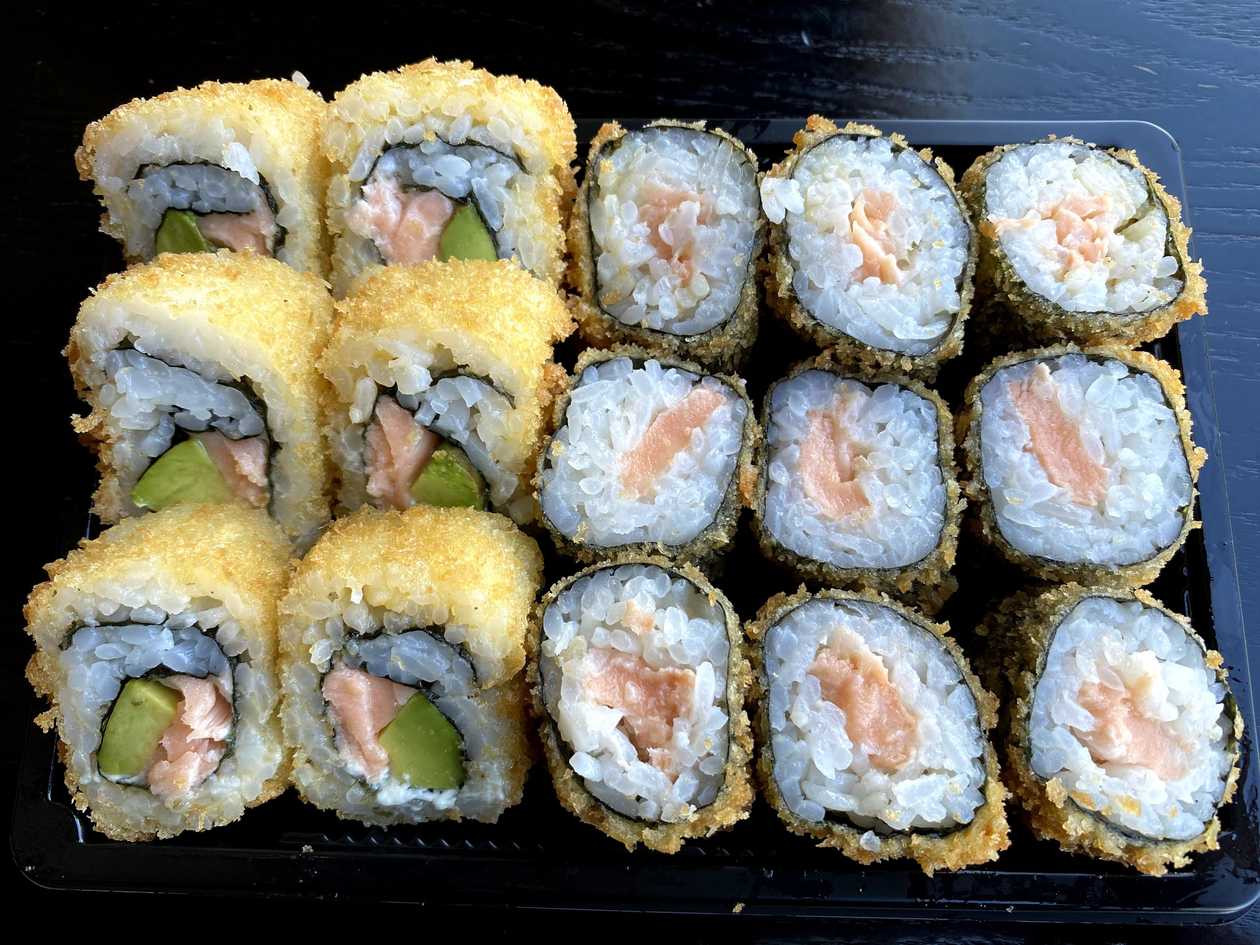 129. California Roll + Fried Hosomaki (15 pieces)