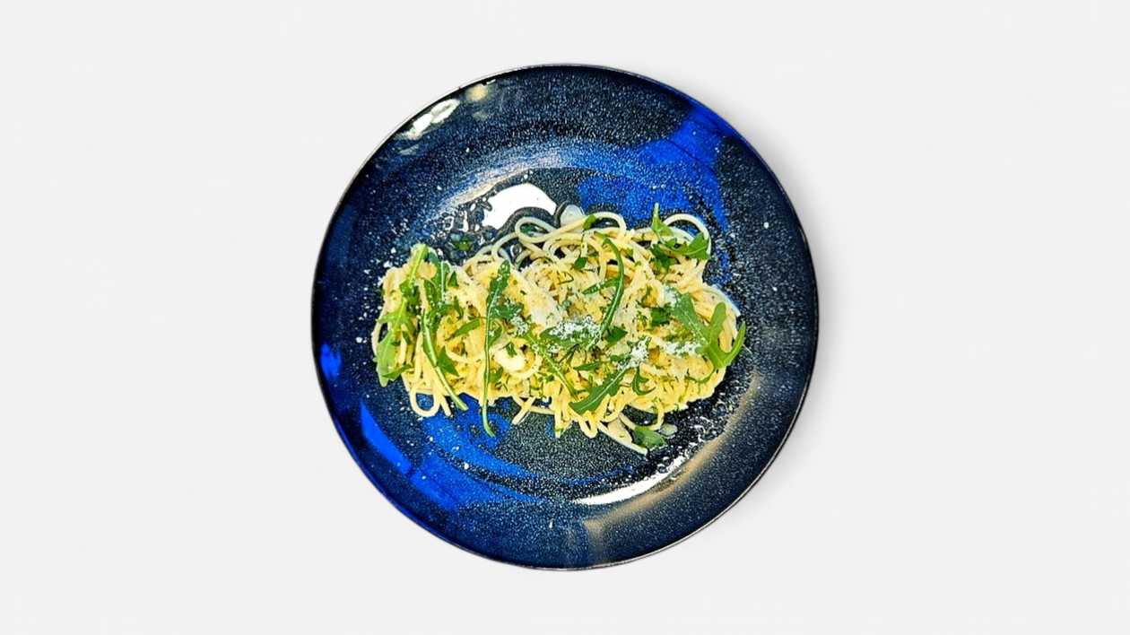300 g Špagety aglio e olio s parmezánom (1) + polievka (v cene)
