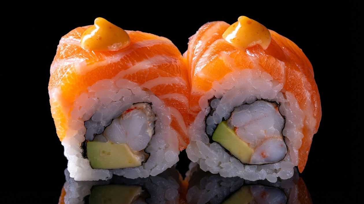 Spicy sake ebi maki
