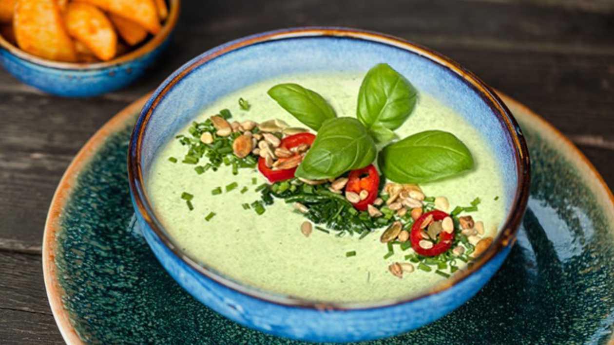 Cold spinach soup with potatoes