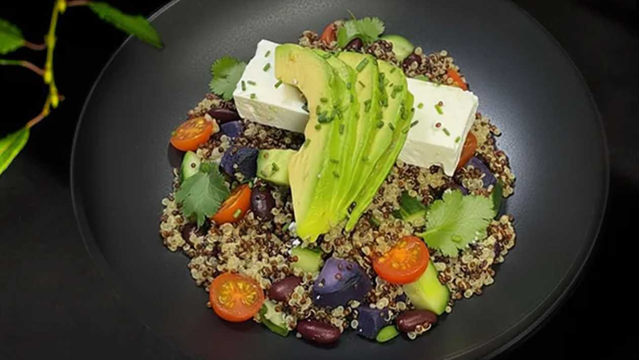Bolivian quinoa salad with Feta cheese and avocados
