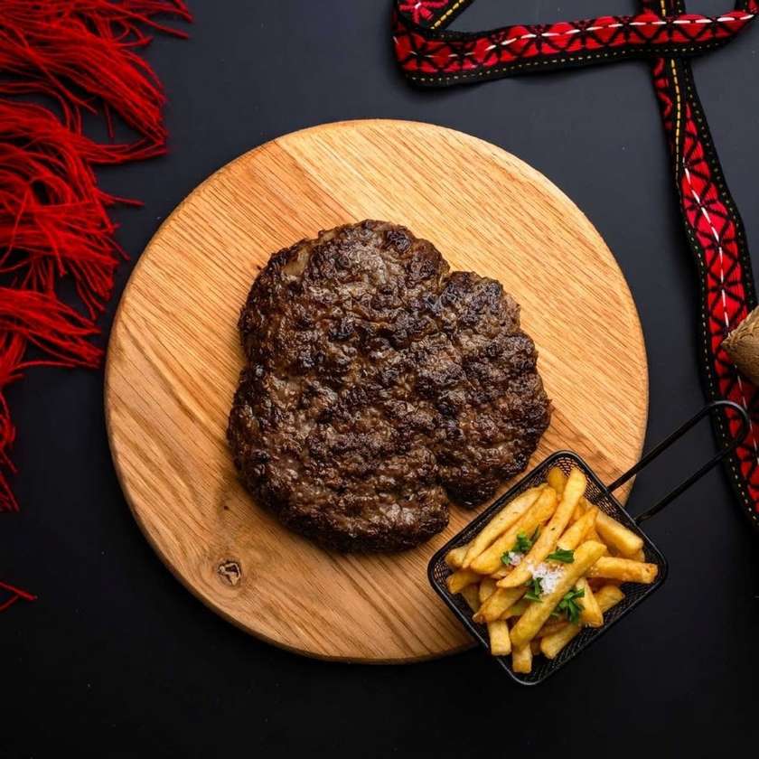 Plescavita din carne vita/berbecut cu cartofi prajiti