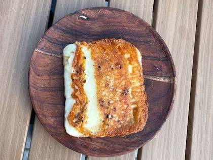 Fried cheese, garnish