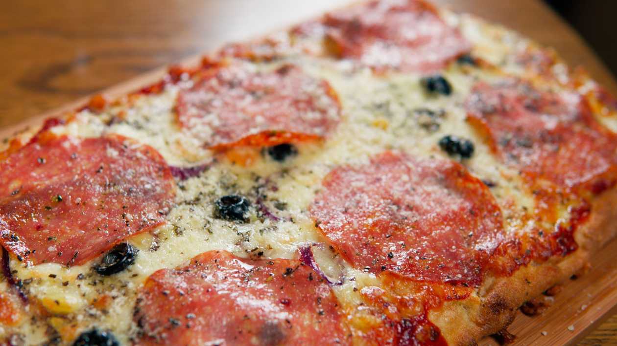 Salami Pizza