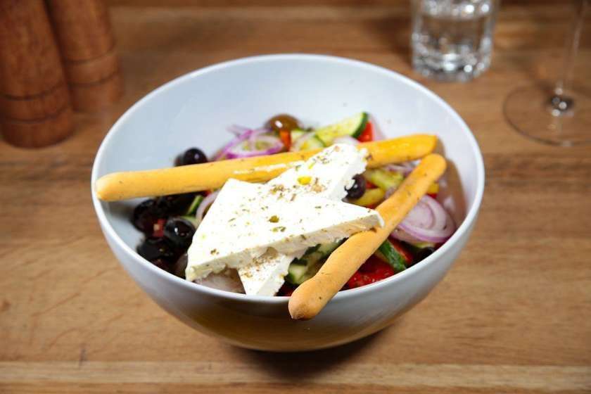 Salata greceasca (lacto-vegan)