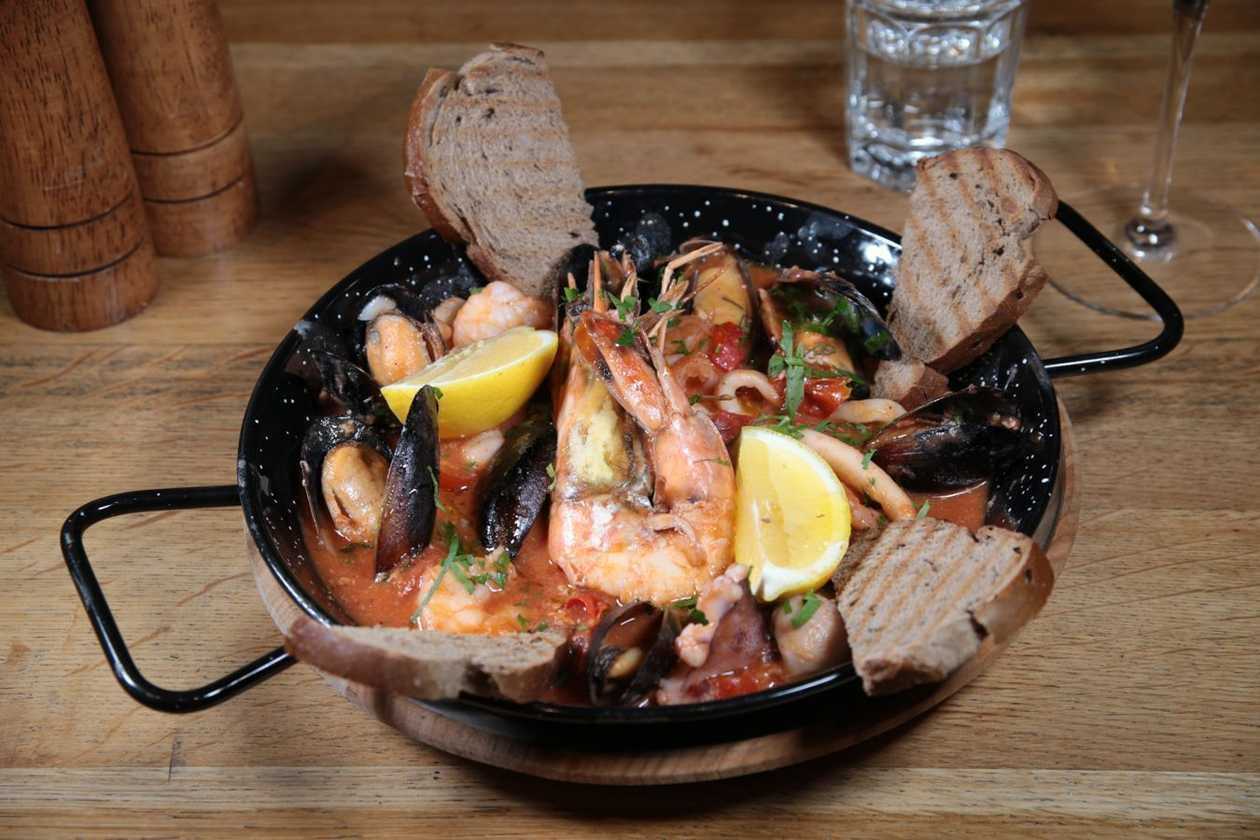 Tigaie picanta cu fructe de mare (mediu-picant)