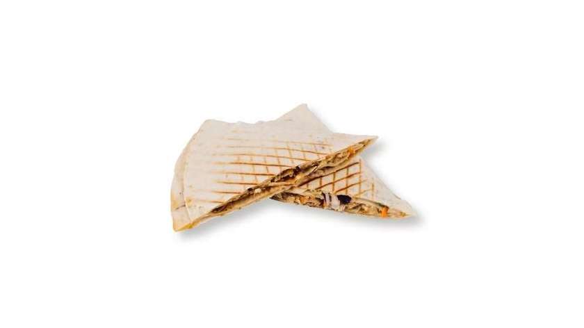 Quesadilla with chicken kebab and coleslaw