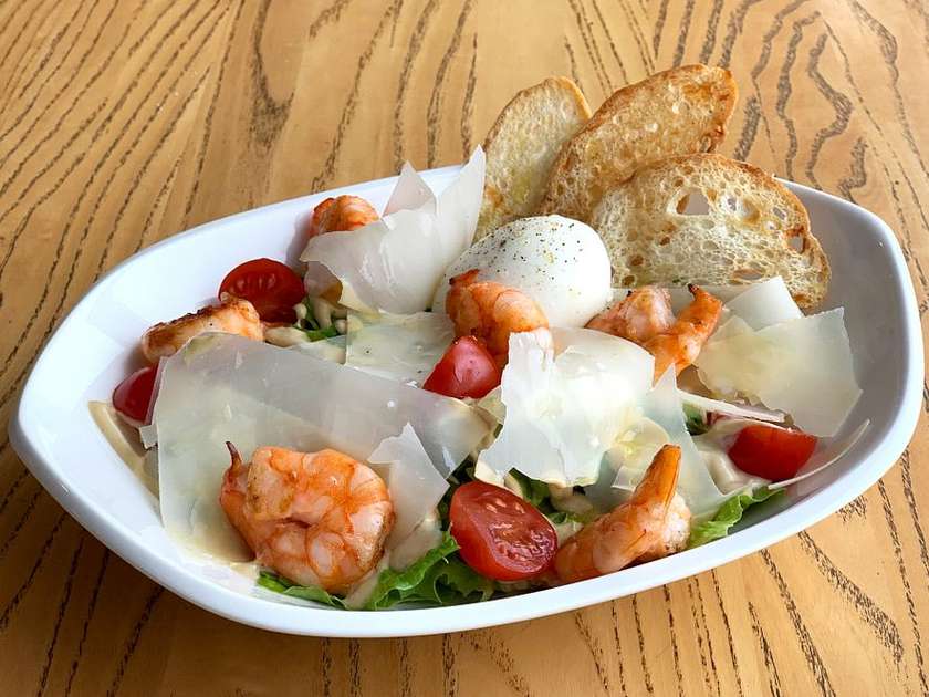 Caesar salad with shrimps