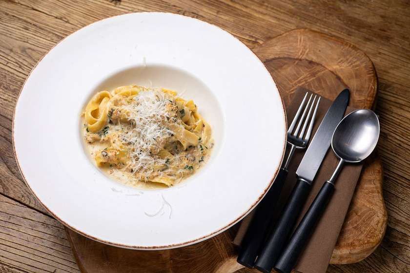 Tagliatelle with rabbit in cream sauce