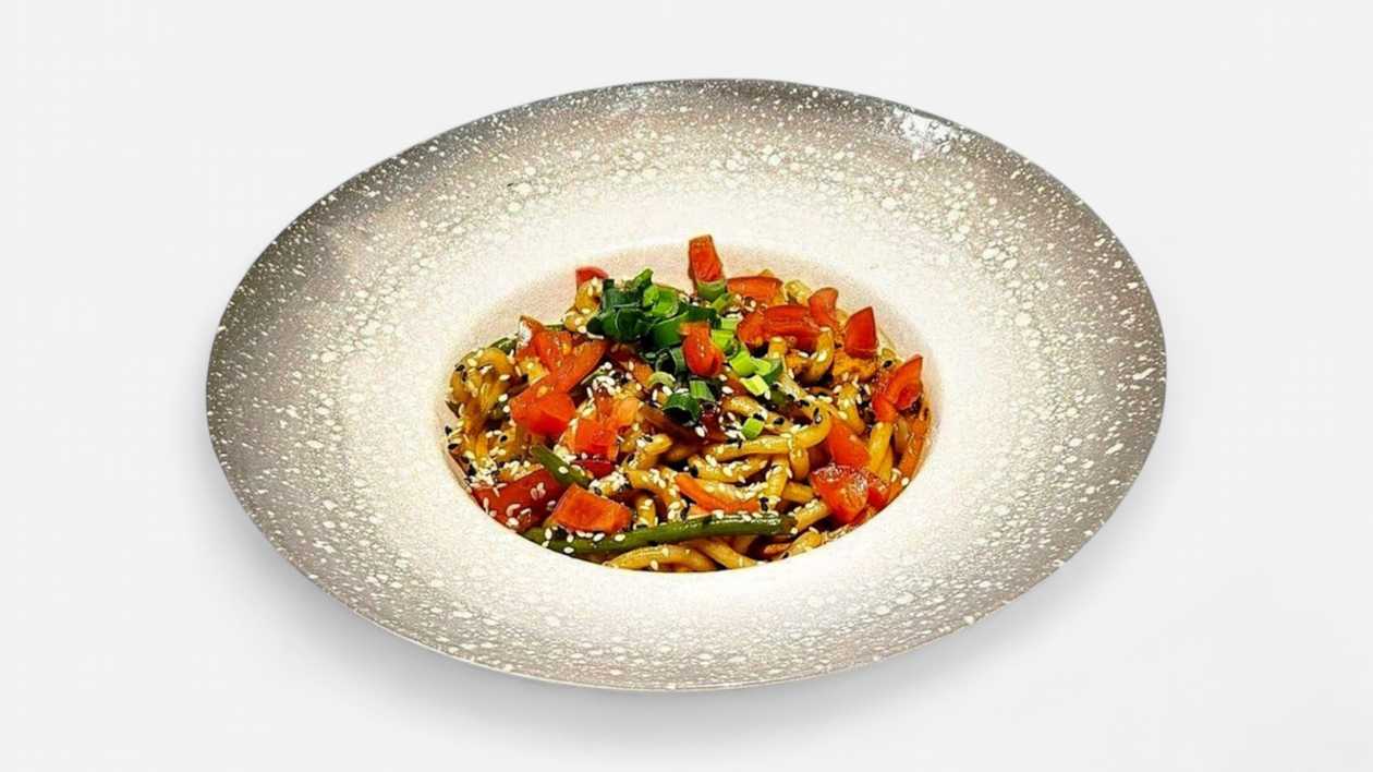 Wok Udon cu pui si sos Thai