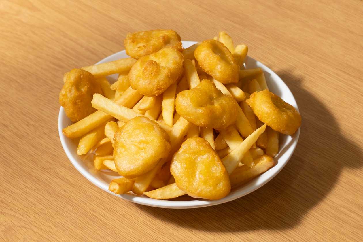 Chicken Nuggets (8) & Chips