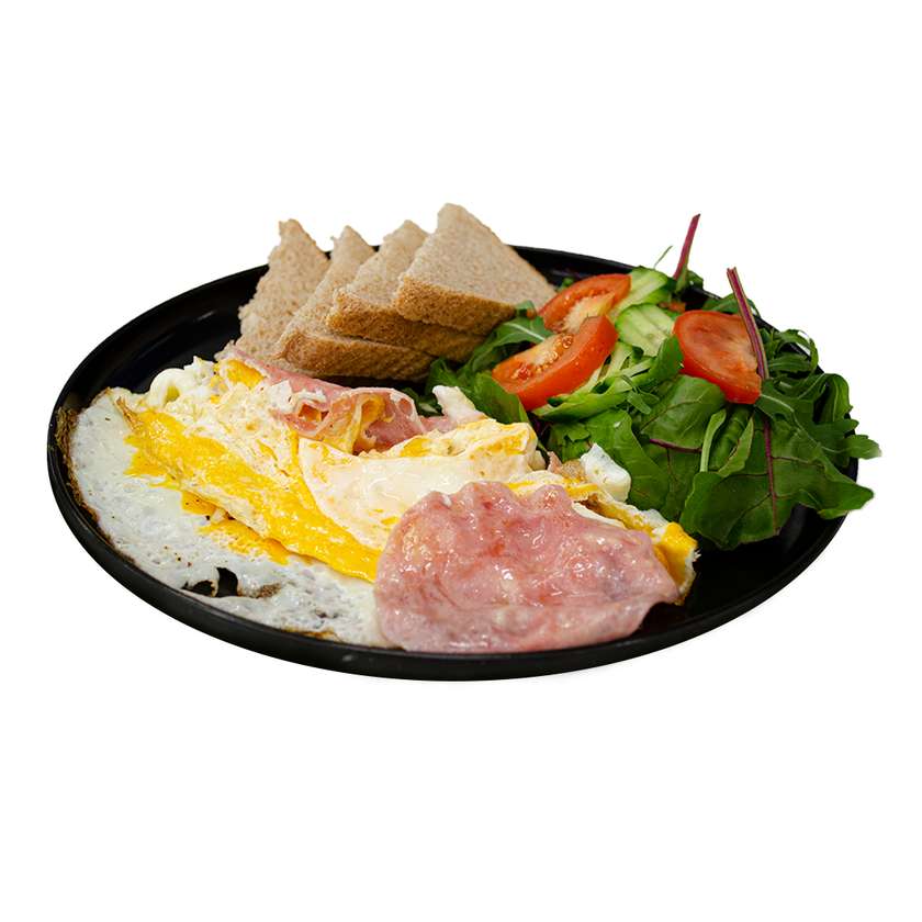 Bacon and eggs, pečivo, uhorka, paradajka, listový šalát