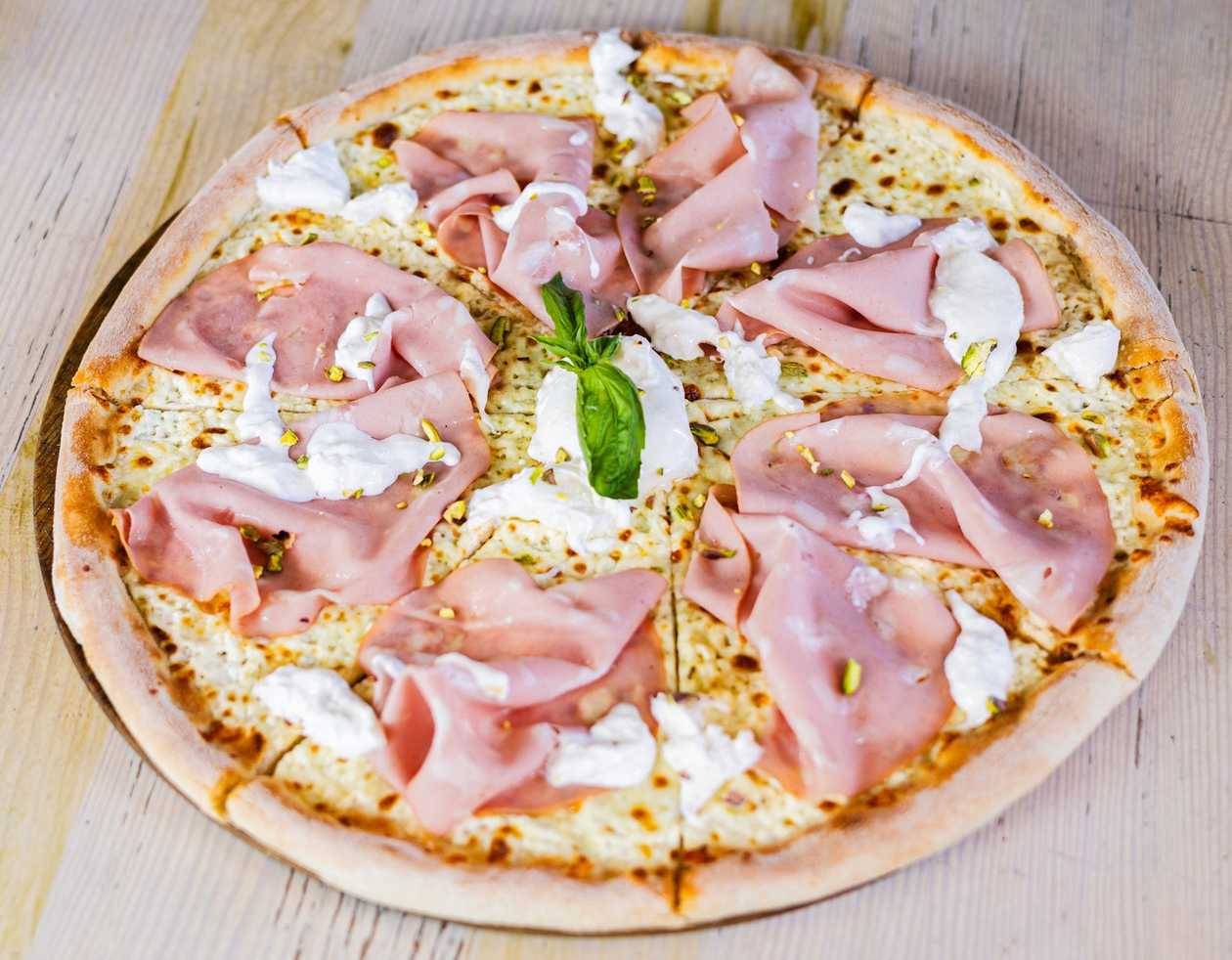 PIZZA Mortadella burrata