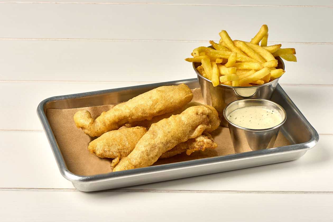 Fish & Chips with French Fries and Tartar Sauce (220/50g)