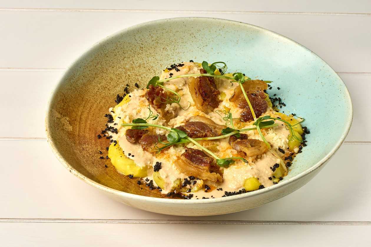 Young potatoes with pork belly and creamy parmesan sauce (300g)