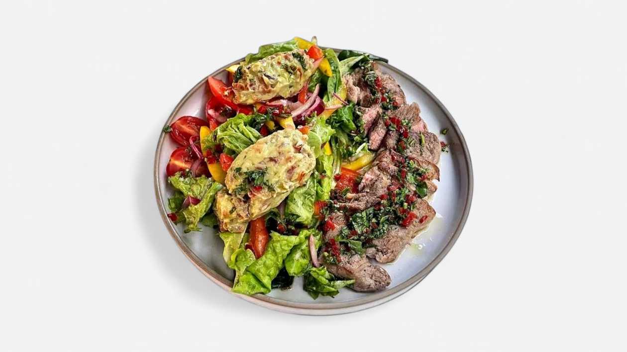 Beef  Steak Salad with Mix Salad Leaves and Guacamole