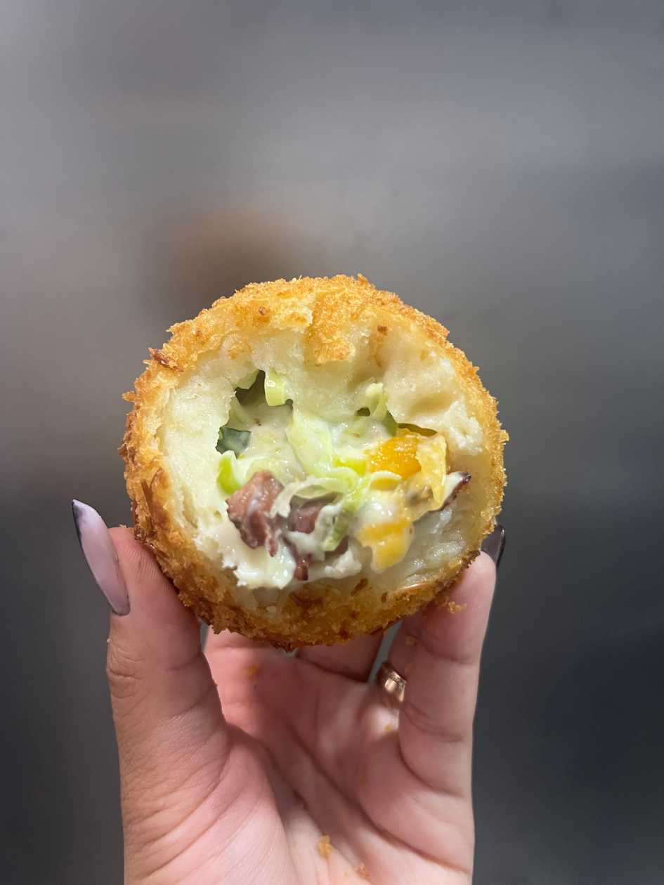 Coxinha de Alho Francês c/ Bacon e Damasco