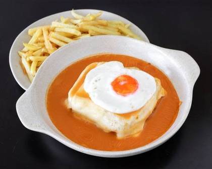 Francesinha Especial Dia c/ Batata Frita