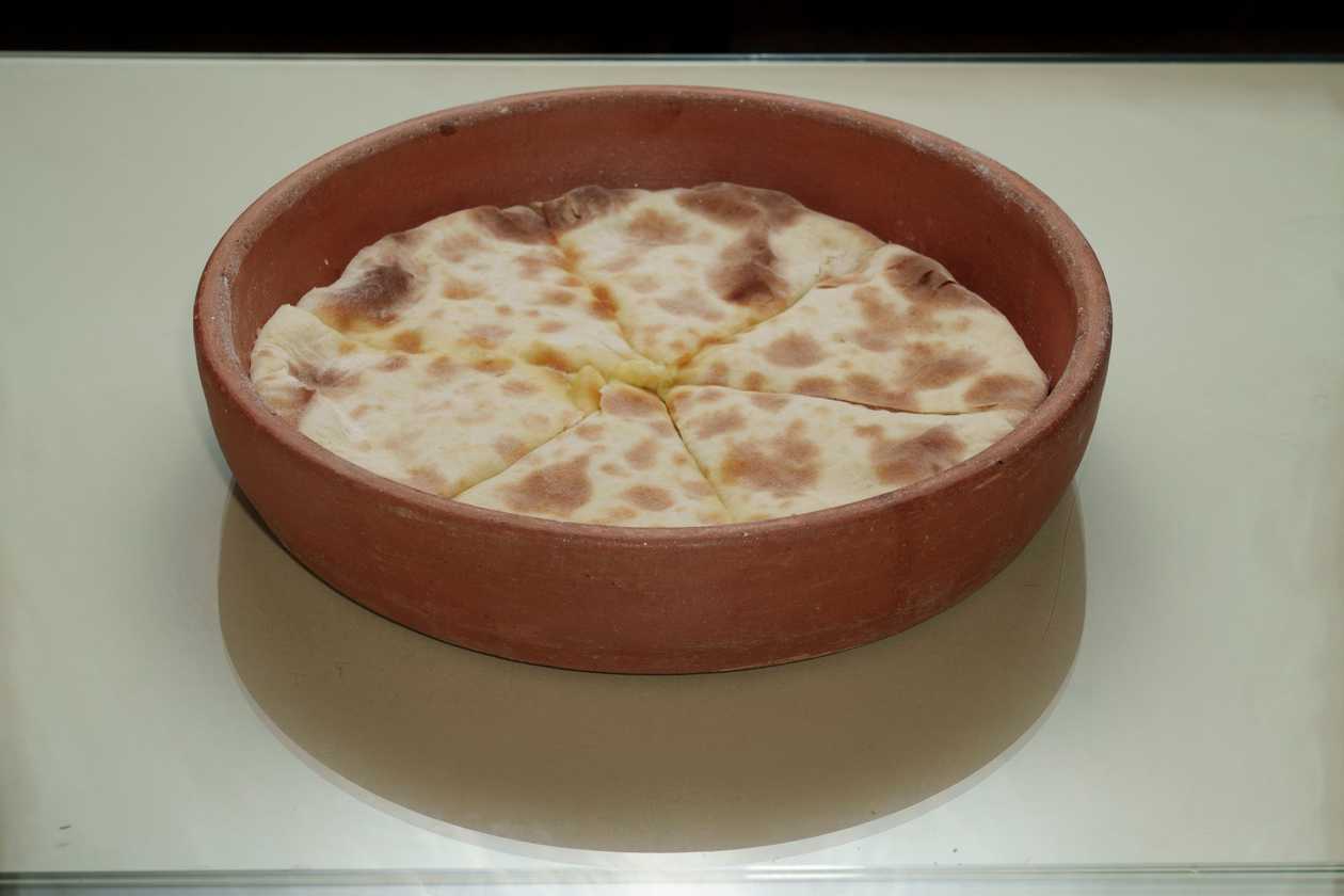 Imeretian khachapuri on clay