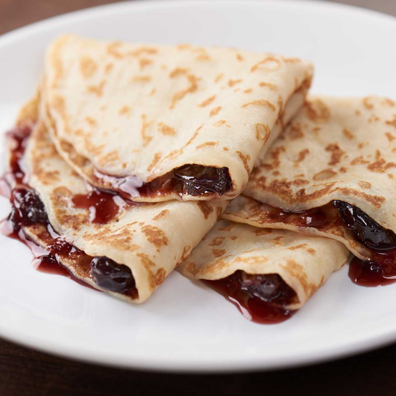 Clatite cu dulceata de visine