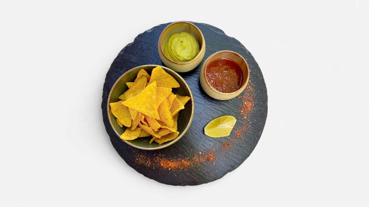 160g Nachos & Guacamole