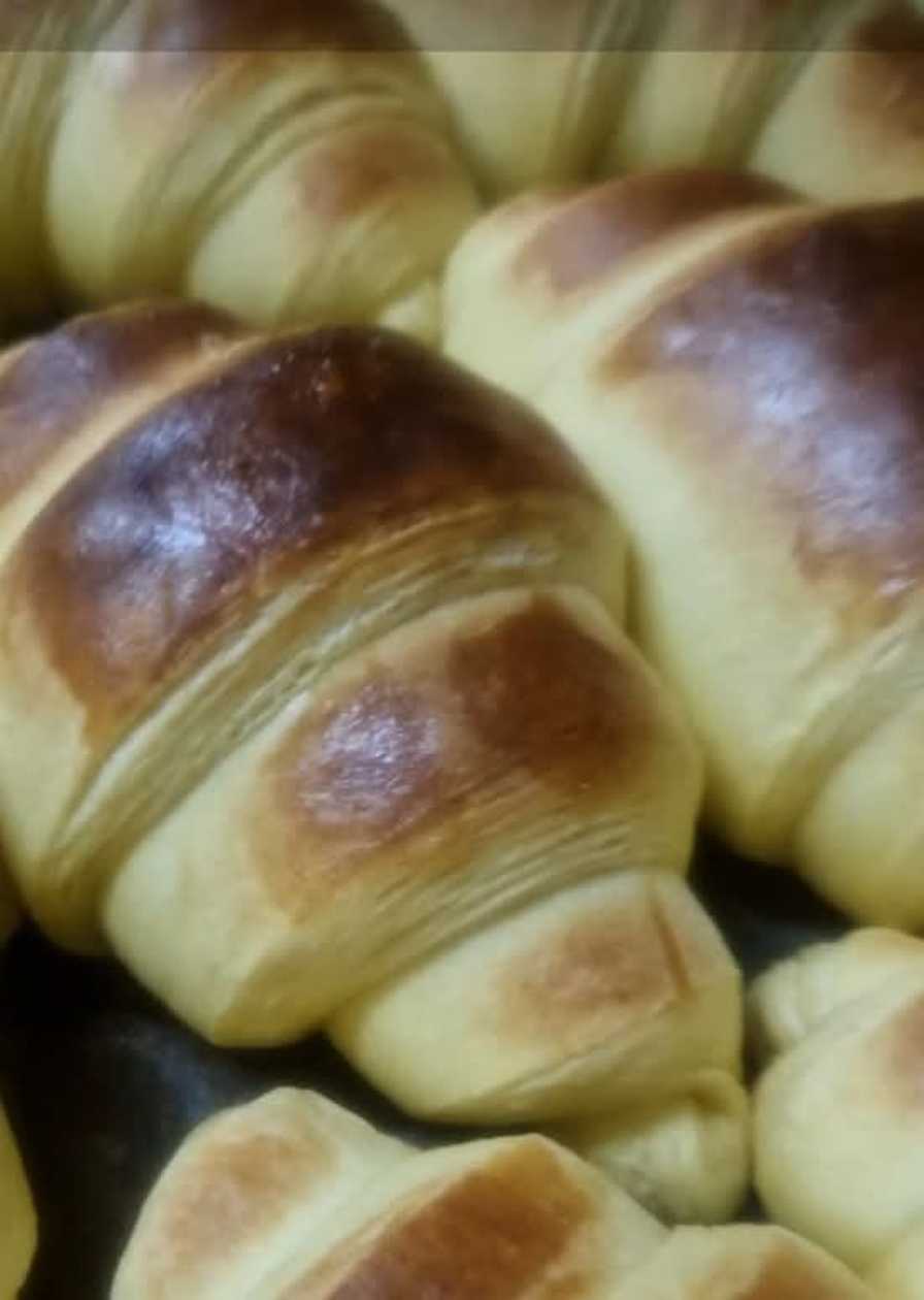 6 Plain Croissants