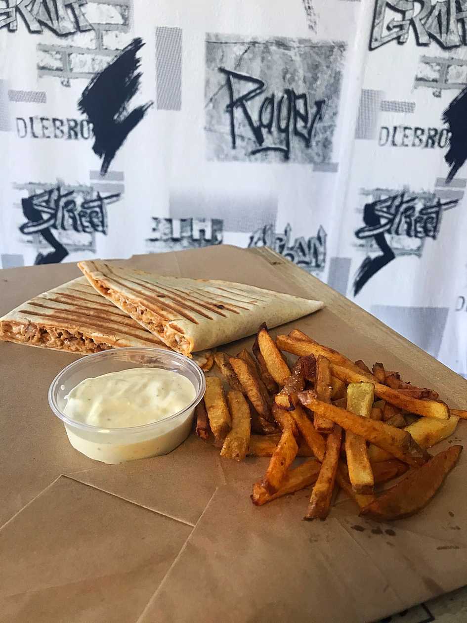 Vepřové qurrito + Malé hranolky + Tatarka