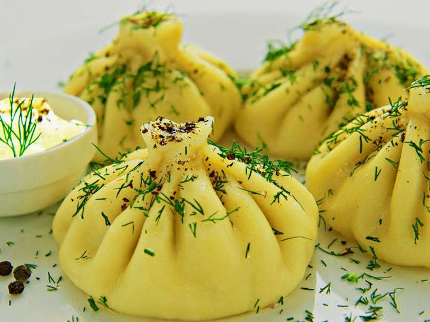 Khinkali with cheese and herbs (1 pc)